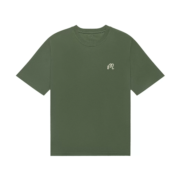 Malbon Golf メンズ リラックスフィット コットン グラフィック Tシャツ（オリーブ） 正面