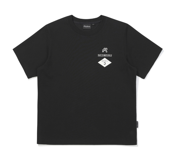 Malbon シグネチャー グラフィックTシャツ ブラック 前面